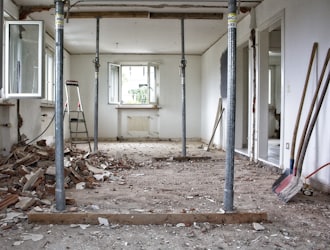 Prostor tijekom renovacije stana – građevinska prašina i ostaci materijala